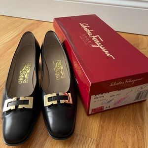 Salvatore Ferragamo vintage Berna Pump. 7.5